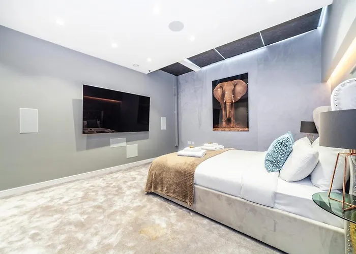 Luxury 3 Bedroom House With Garden Next To Battersea Park London