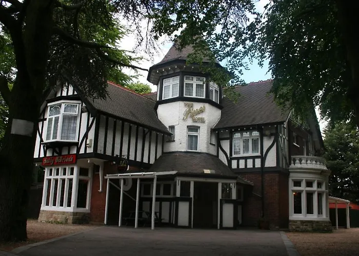 London Hotels near London Luton Airport (LTN)